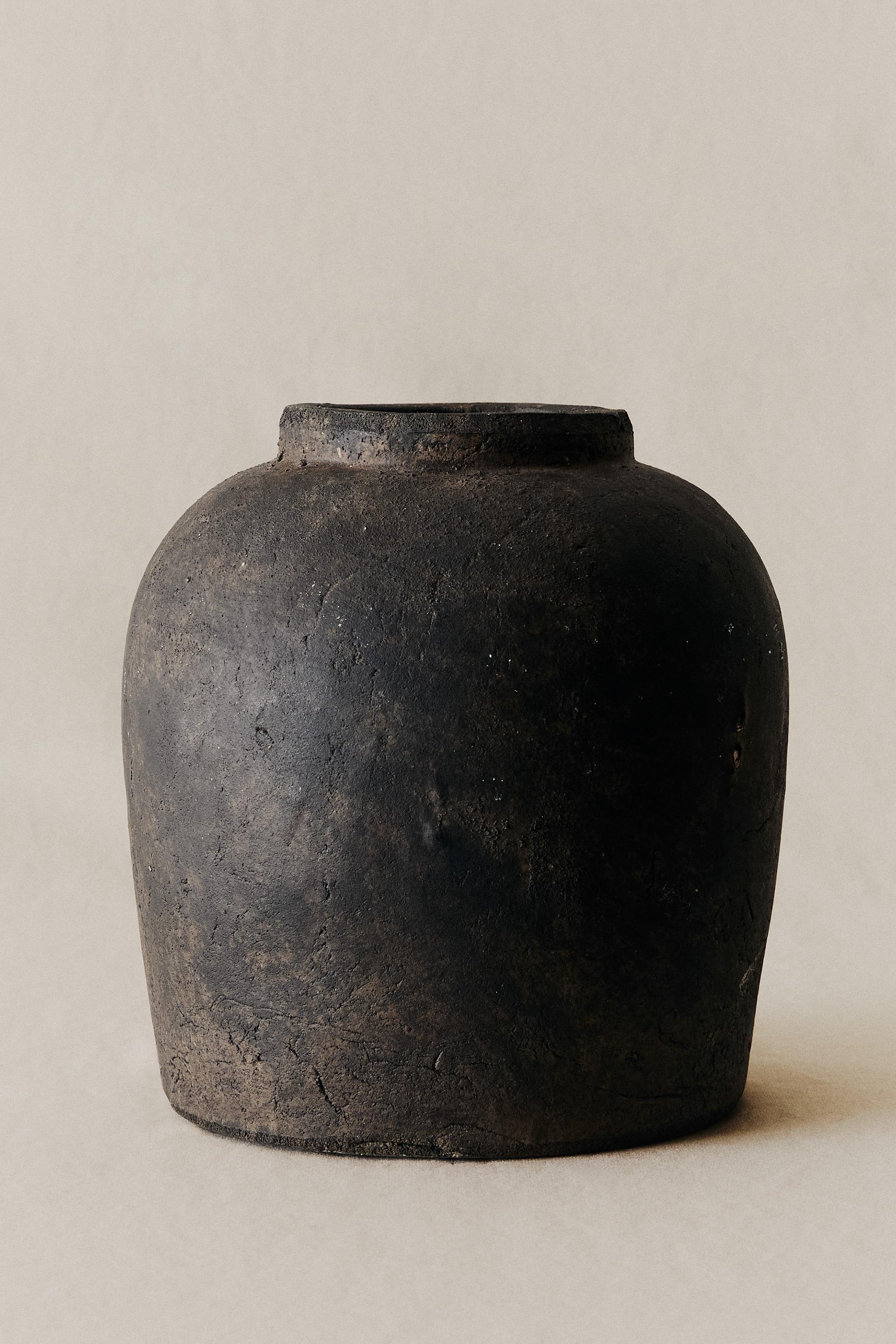 VASE CÉRAMIQUE TEXTURE USÉE